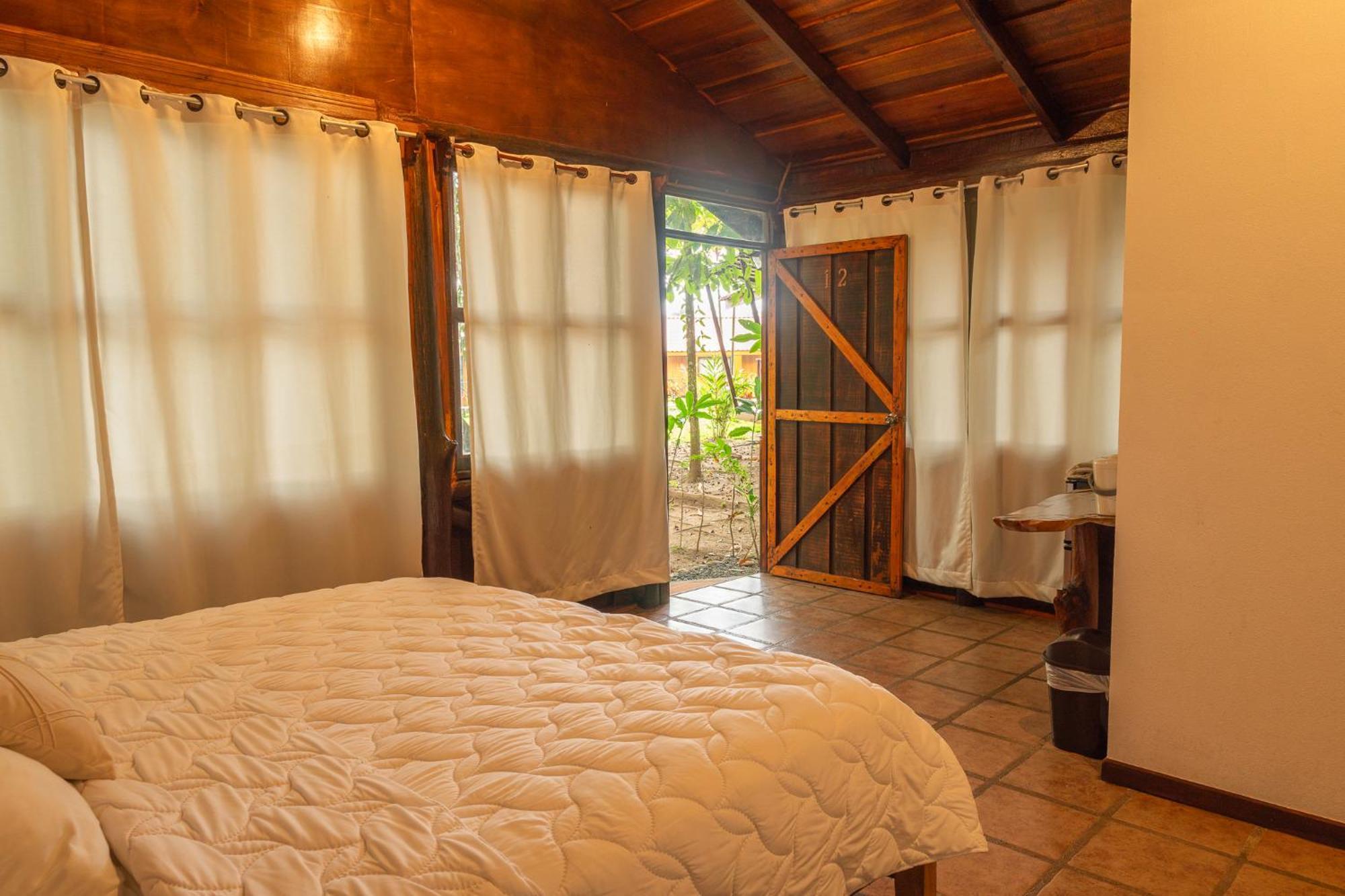 La Fortuna Natural Green Room photo